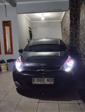Kia Rio hatchback 2013 matic low km