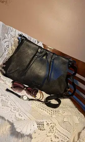 Sling Bag Wanita Kulit Asli Vintage  Medium-Sized  Otentik P R D