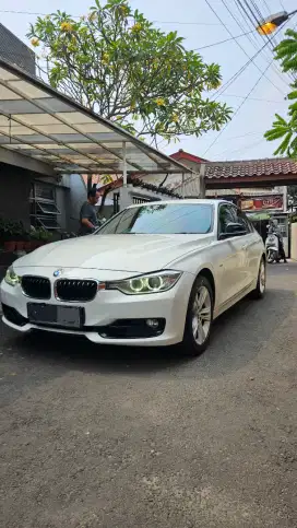 BMW 320i F30 Sport 2012