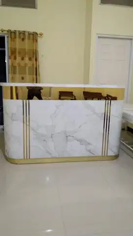 Meja reception ala hotel