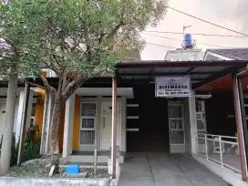 Di sewakan rumah bersih terawat,strategis,nyaman dan aman,dan tenang