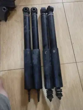 Shock belakang bekas Fortuner