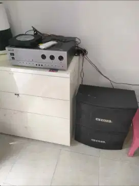 Set karaoke amplifier dan speaker