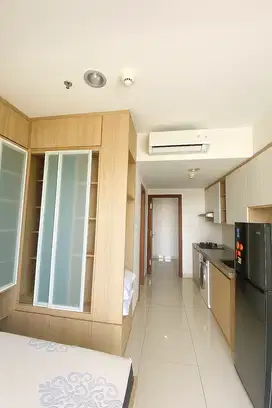Disewakan Studio Furnish West Vista Apartemen Selangkah ke Halte TJ