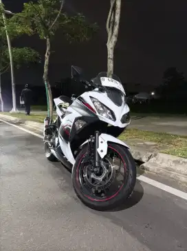 Kawasaki Ninja 250FI ABS SE Tahun 2015 Putih Hitam Rare