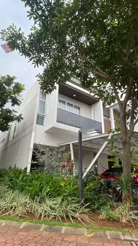 Rumah Riviera at Puri uk. 8x18 m, furnished rapi bagus