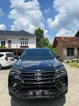 FORTUNER GR 2.4 2021 HITAM