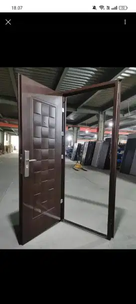 Pintu berbahan baja