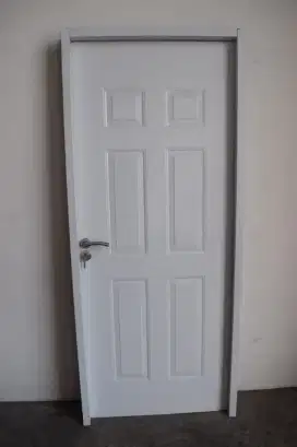Pintu berbahan baja