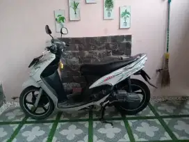 Dijual mio putih Automatic th 2009