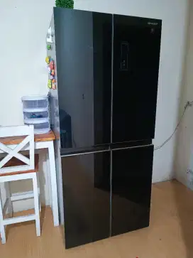 Kulkas 4 pintu merk Sharp terawat seperti baru
