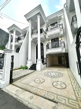 RUMAH MEWAH EUROPEAN CLASSIC DI JAGAKARSA, JAKARTA SELATAN