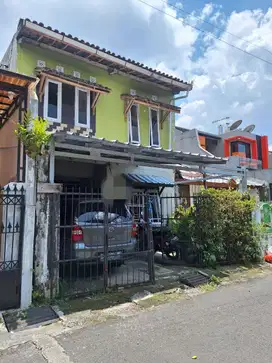 Rumah Luas Kecil Butuh Renov di Jalan Alat Musik Turangga