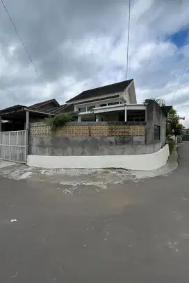 RUMAH CANTIK HOOK  MINIMALIS - HARGA EKONOMIS DI SELOMARTANI KALASAN