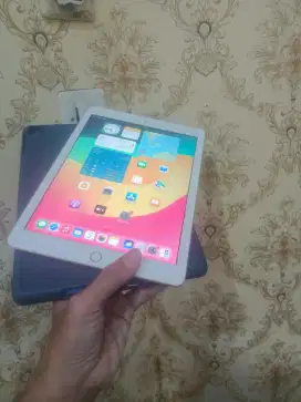 iPad gen 6 wifi only internal 32 Mlus lus normal semua nya SM cas saja