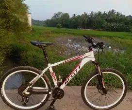 Sepeda gunung Scott aspect