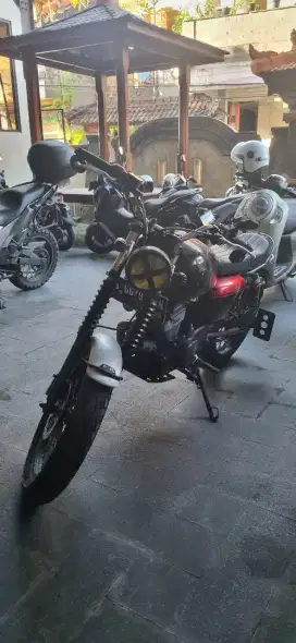 KAWASAKI W175 JUAL RUGI SIAP KIRIM ANTAR KOTA (NEGOTIATEABLE)