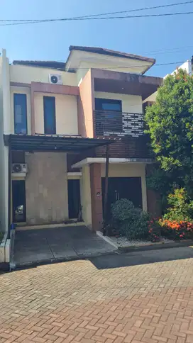 Rumah 2 Lantai di Taman Anggrek 1 Gentan View Kolam Renang