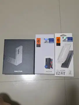Samsung Galaxy Z Fold 6 Mint Condition Plus Bonus