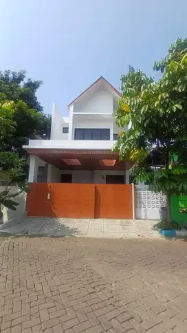 Rumah Dijual Modern Semi Furnished Strategis di Pamulang Estate SHM