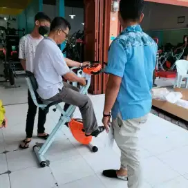 Alat fitnes treadmil elektrik alat gym sepeda statis
