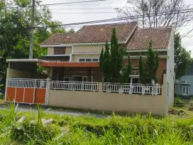 Dikontrakkan rumah nuansa asri belakang GOR Tridadi Pangukan