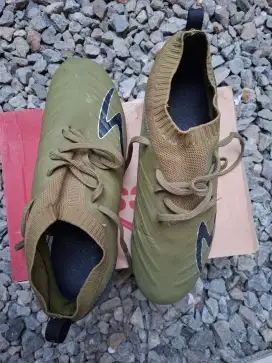 Sepatu bola specs swervo galactica elite FG size 44
