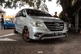 Kijang Innova bensin
