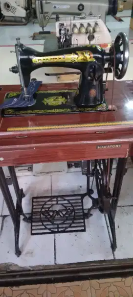 Di jual mesin jahit klasik merk singer