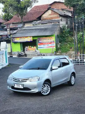 Toyota Etios Valco E 2013 Manual