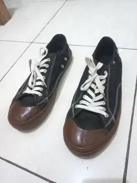 Sepatu Geoff Max