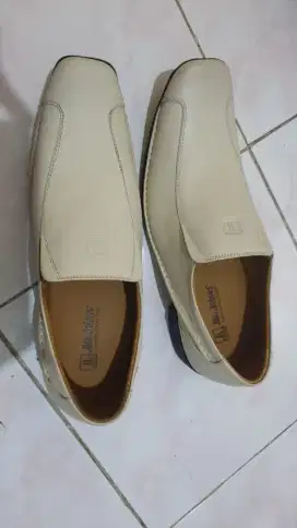 SEPATU PRIA JIM JOKER