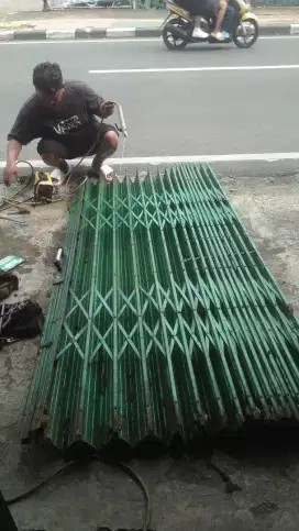Tukang servis rolling door murah Jakarta timur