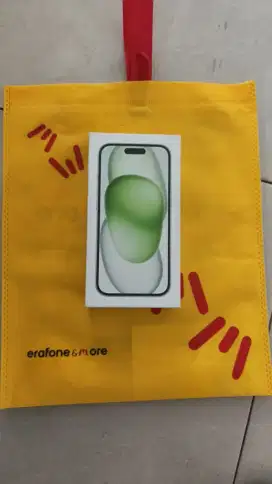Iphone 15 128gb warna green masih segel dan blom aktif garansi nya