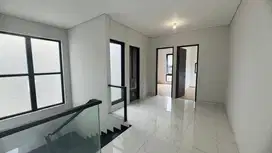 JUAL RUMAH DEKAT MASJID AGUNG. DEKAT POLDA AL.HIKMAH BARU GRESS