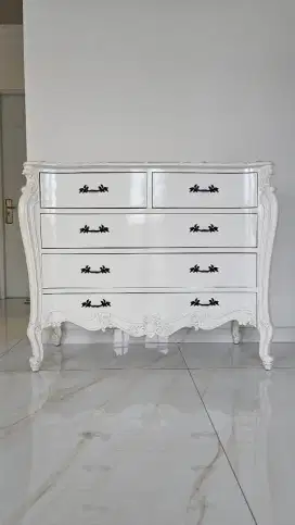 Jual drawer/ bufet putih antik cat duco