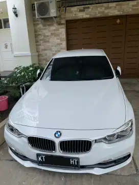 BMW 320i Luxury Putih Mobil
