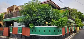 Di jual rumah di dalam komplek dihoek jakarta selatan .