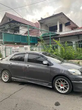 Toyota Limo 2011 Bensin