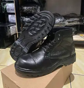 Sepatu safety O&C