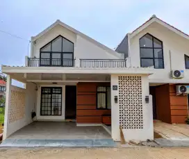 Rumah mezzanine di depok nempel jalan raya