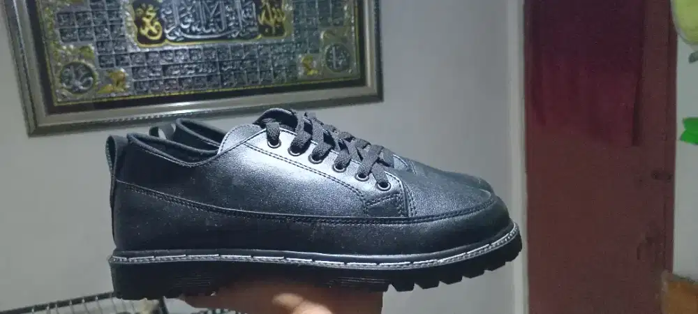 Dijual cepat BU, sepatu fullblack