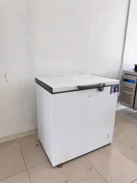 Freezer merek Chiq 200 Liter