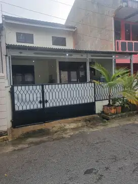 Rumah Dalam Perumahan di Jalan Utama Bintara
