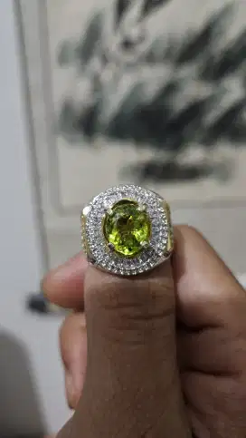 Batu permata warna hijau barang lama srilangka mewah kristal keren