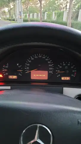 Mercedes-Benz E200 2000 Bensin