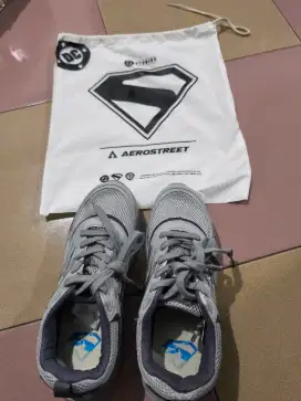 Sepatu AeroStreet Superman Edition Abu Abu Ukuran 42