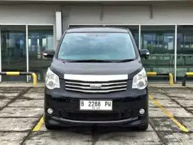 Toyota NAV1 G  2.0 AT. tahun 2013. Hitam. Low km. Perfect cond