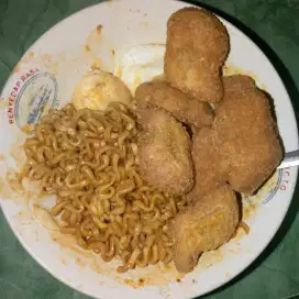 indomie+nugget ayam asoyy