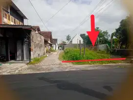 Pekarangan tepi aspal area cebongan